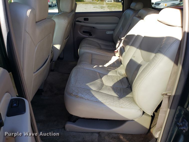 image for item DG7603 2003 Chevrolet Suburban 1500 SUV