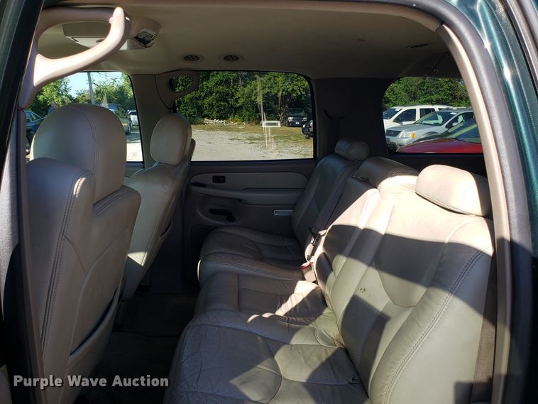 image for item DG7603 2003 Chevrolet Suburban 1500 SUV