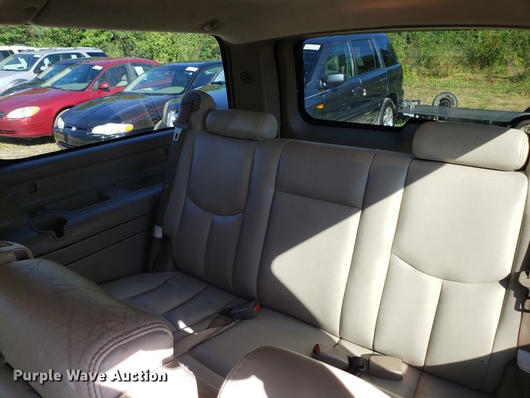 image for item DG7603 2003 Chevrolet Suburban 1500 SUV