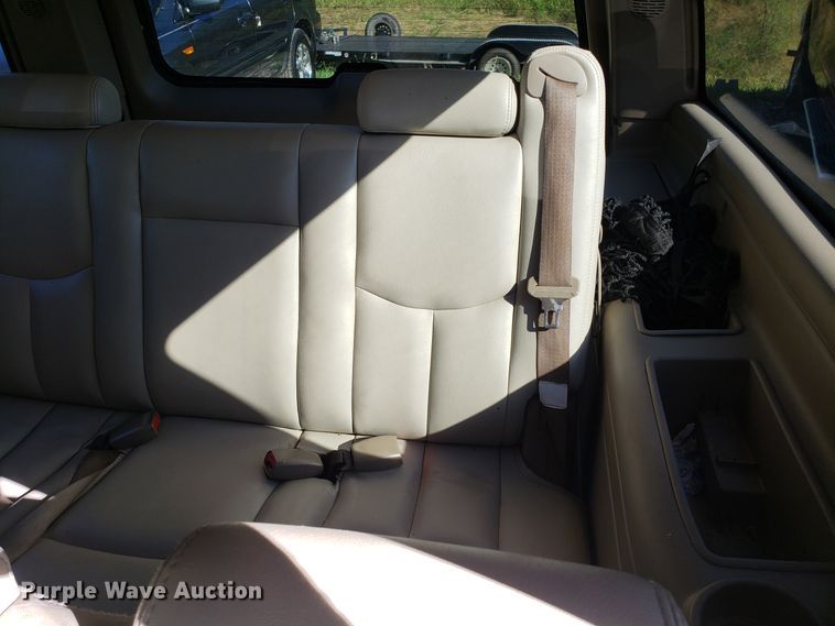 image for item DG7603 2003 Chevrolet Suburban 1500 SUV