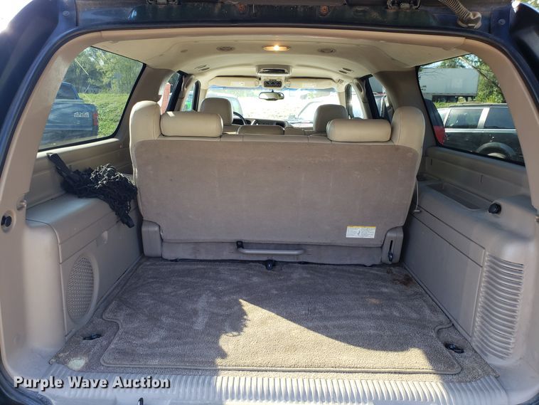 image for item DG7603 2003 Chevrolet Suburban 1500 SUV
