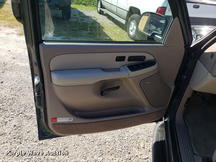 image for item DG7603 2003 Chevrolet Suburban 1500 SUV