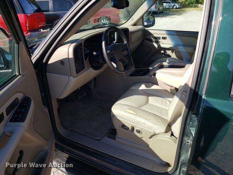 image for item DG7603 2003 Chevrolet Suburban 1500 SUV