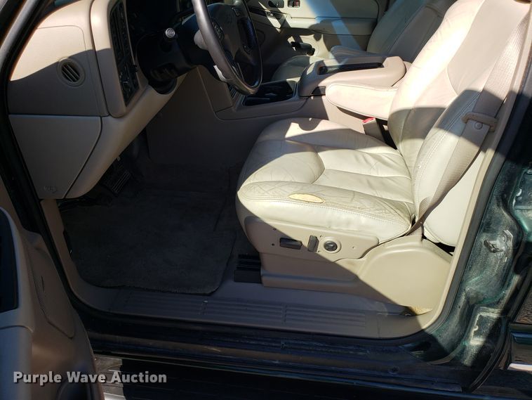 image for item DG7603 2003 Chevrolet Suburban 1500 SUV