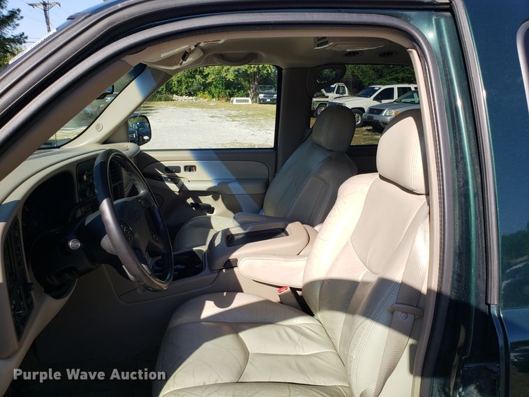 image for item DG7603 2003 Chevrolet Suburban 1500 SUV