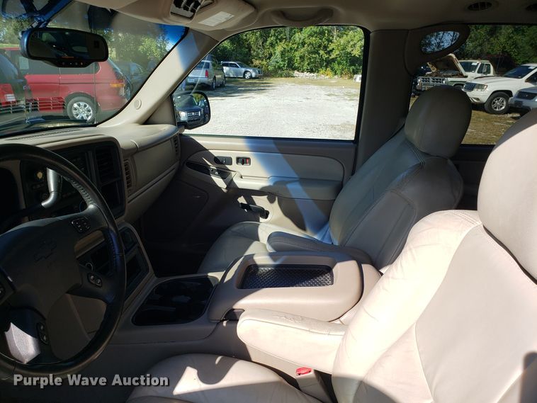 image for item DG7603 2003 Chevrolet Suburban 1500 SUV