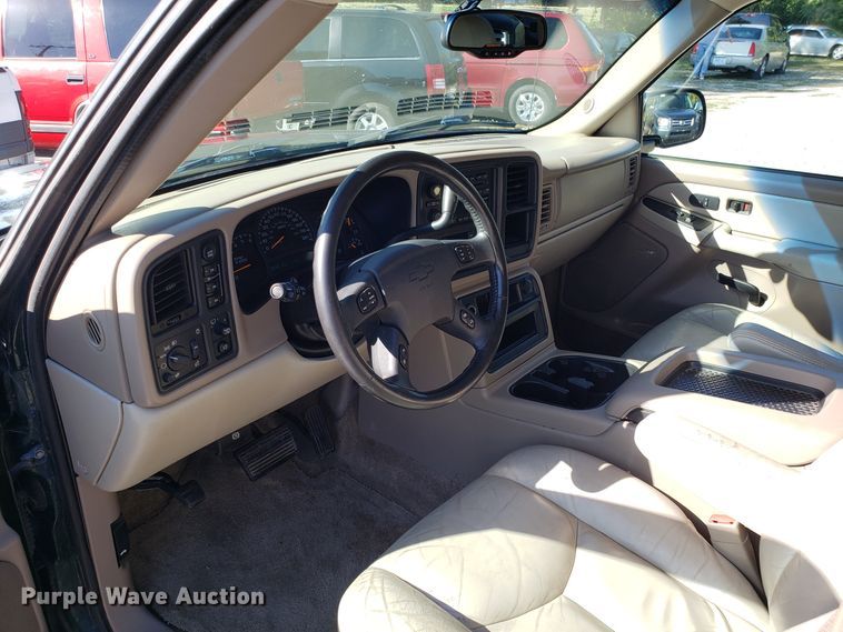 image for item DG7603 2003 Chevrolet Suburban 1500 SUV