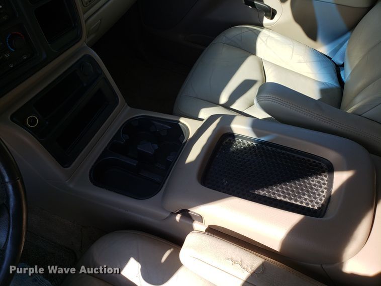 image for item DG7603 2003 Chevrolet Suburban 1500 SUV