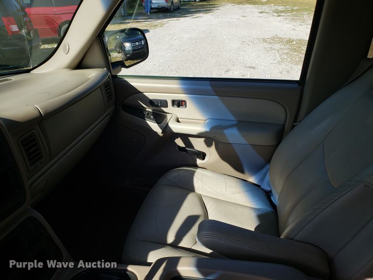 image for item DG7603 2003 Chevrolet Suburban 1500 SUV