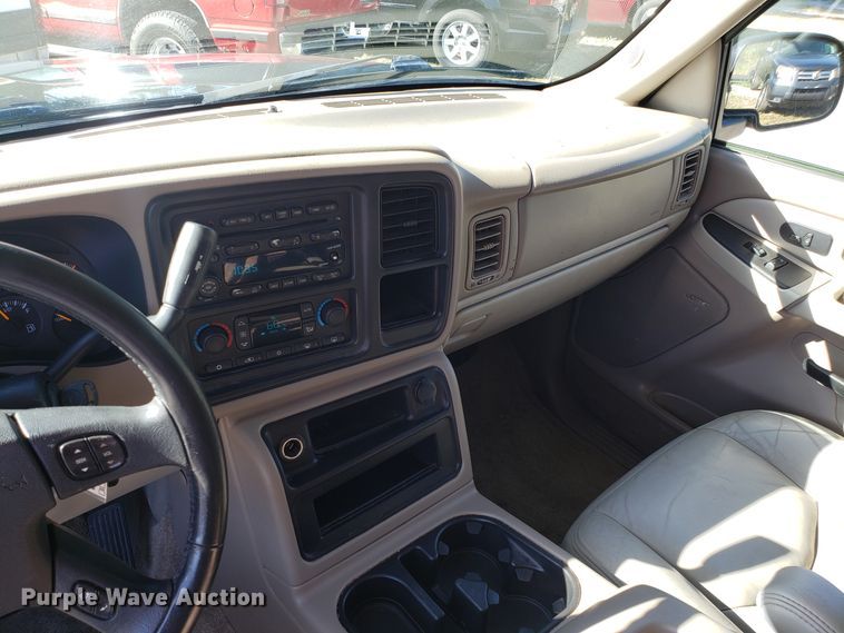 image for item DG7603 2003 Chevrolet Suburban 1500 SUV