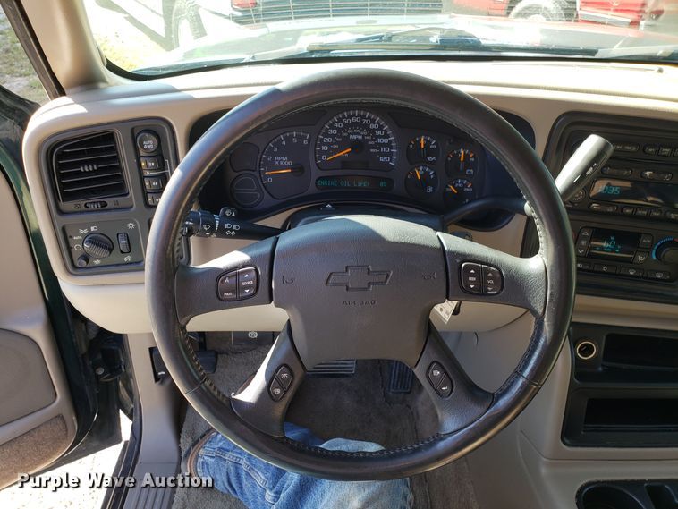 image for item DG7603 2003 Chevrolet Suburban 1500 SUV