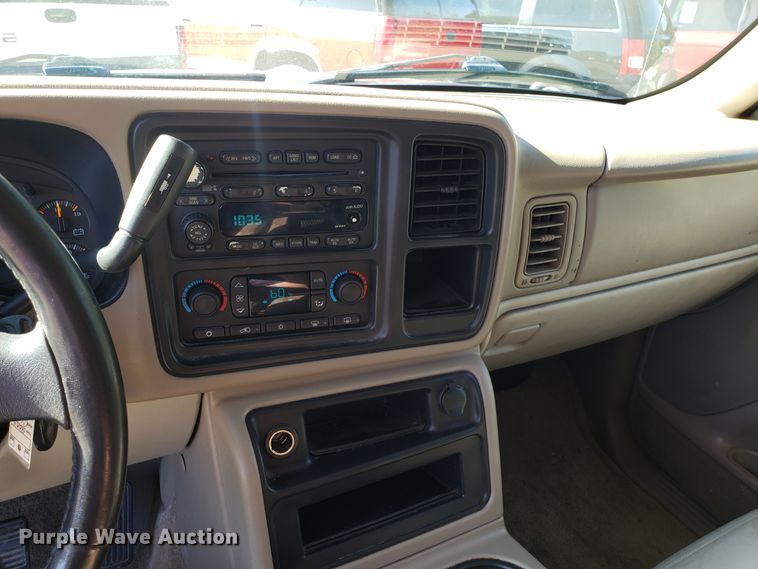 image for item DG7603 2003 Chevrolet Suburban 1500 SUV