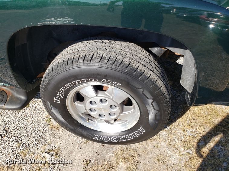 image for item DG7603 2003 Chevrolet Suburban 1500 SUV