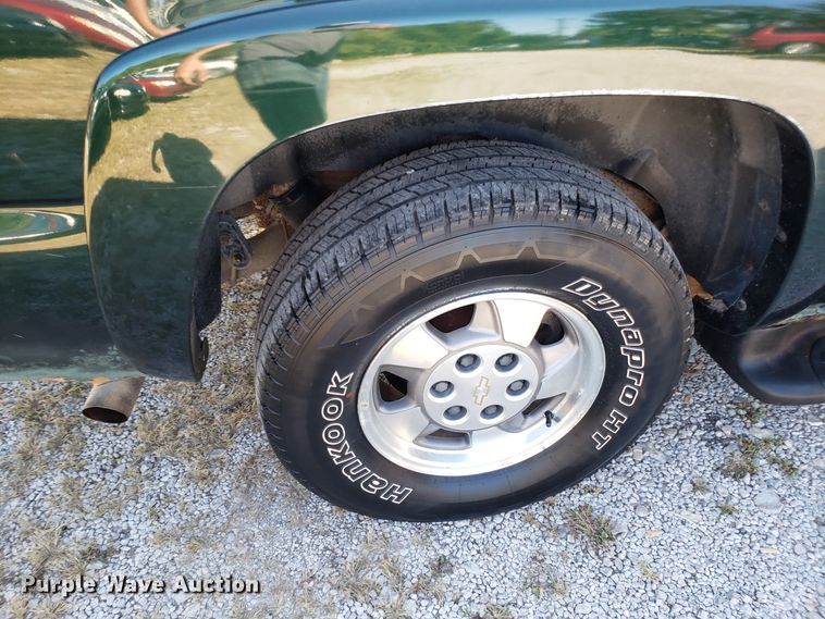 image for item DG7603 2003 Chevrolet Suburban 1500 SUV