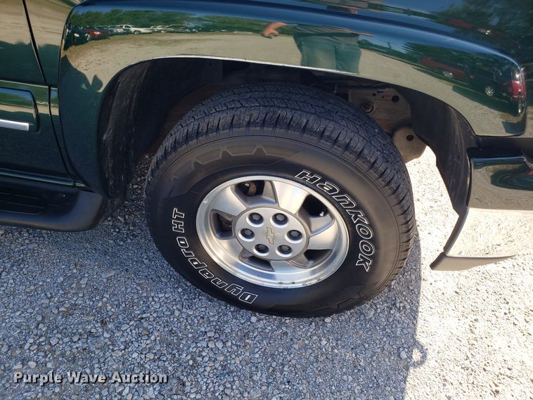 image for item DG7603 2003 Chevrolet Suburban 1500 SUV