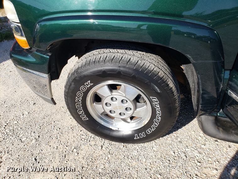 image for item DG7603 2003 Chevrolet Suburban 1500 SUV