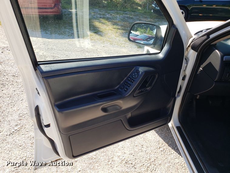 image for item DG7609 2002 Jeep Grand Cherokee SUV