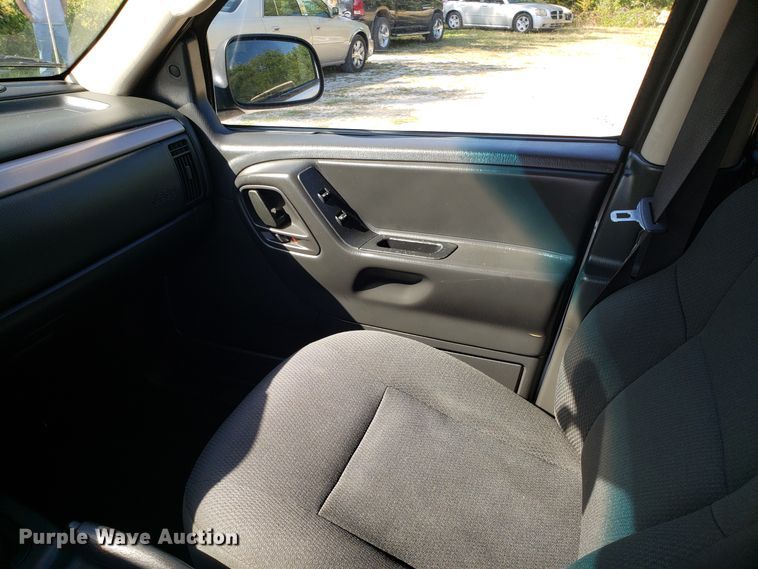 image for item DG7609 2002 Jeep Grand Cherokee SUV