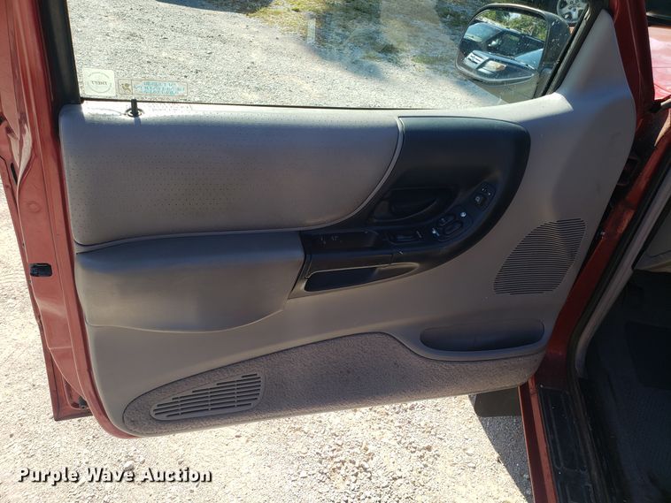 image for item DG7610 1998 Mazda B4000 Cab Plus pickup truck