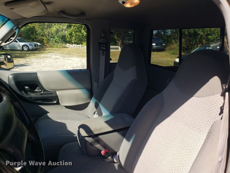 image for item DG7610 1998 Mazda B4000 Cab Plus pickup truck