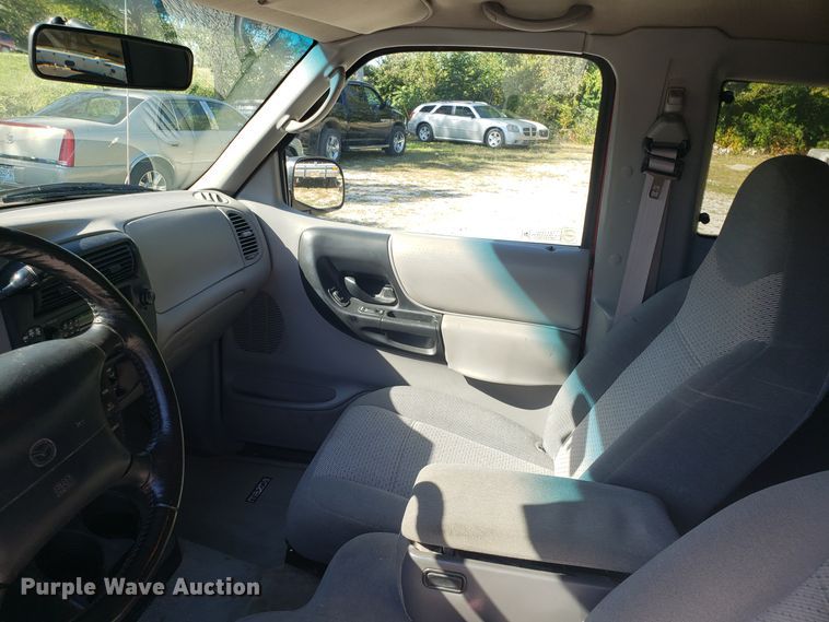 image for item DG7610 1998 Mazda B4000 Cab Plus pickup truck