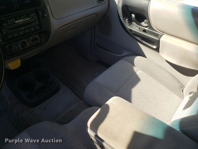 image for item DG7610 1998 Mazda B4000 Cab Plus pickup truck