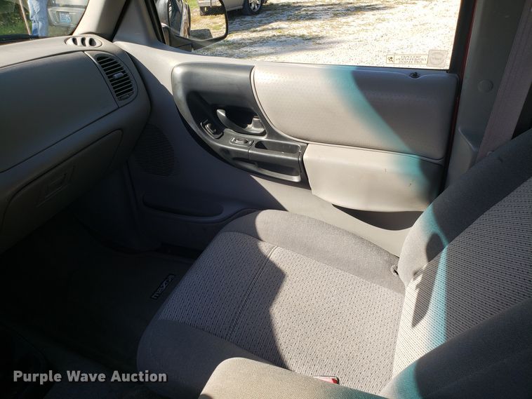 image for item DG7610 1998 Mazda B4000 Cab Plus pickup truck