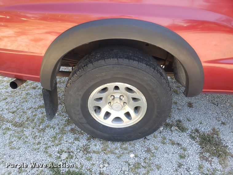 image for item DG7610 1998 Mazda B4000 Cab Plus pickup truck