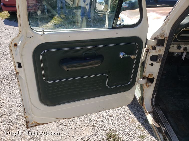 image for item DG7611 1971 Ford F250 Custom pickup truck