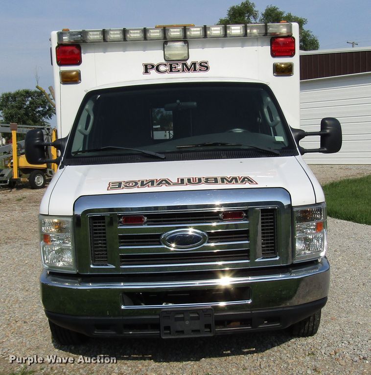 image for item DG8159 2008 Ford E450 ambulance