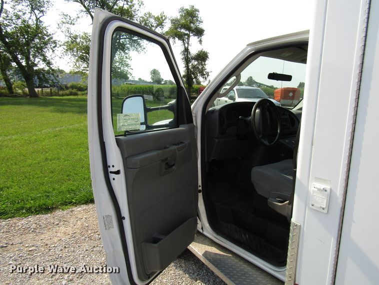 image for item DG8159 2008 Ford E450 ambulance