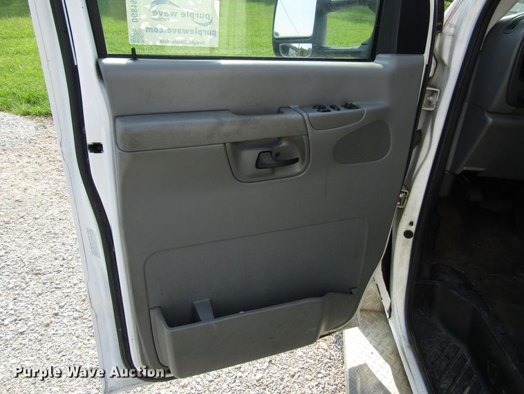 image for item DG8159 2008 Ford E450 ambulance
