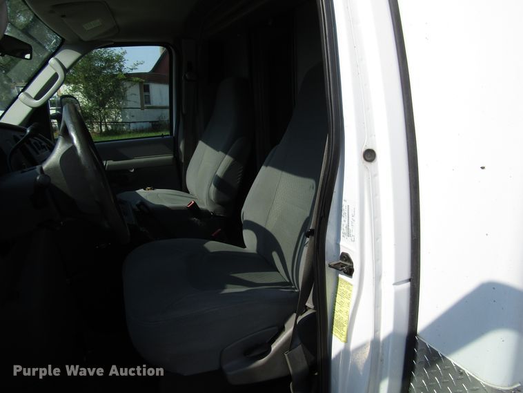 image for item DG8159 2008 Ford E450 ambulance