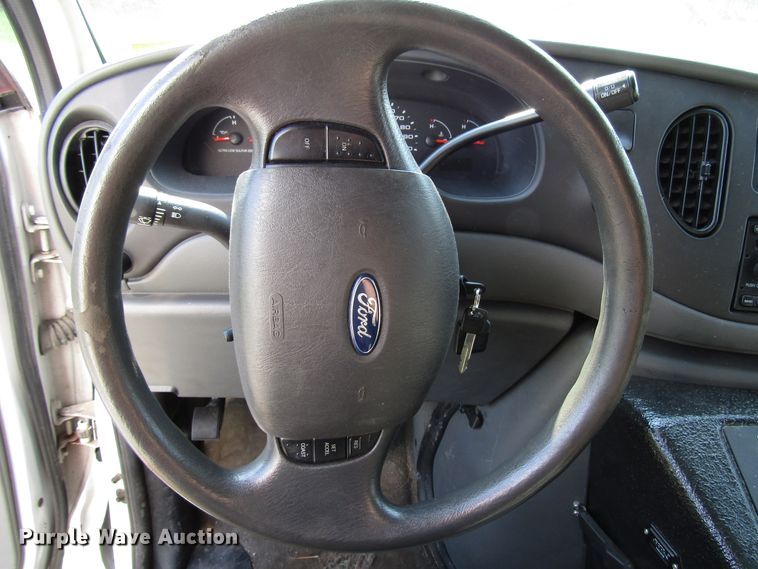 image for item DG8159 2008 Ford E450 ambulance