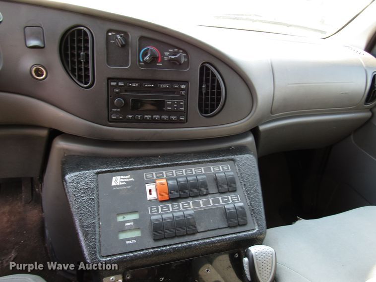 image for item DG8159 2008 Ford E450 ambulance