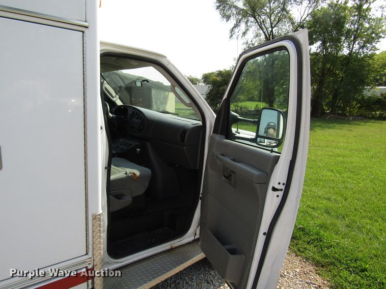 image for item DG8159 2008 Ford E450 ambulance