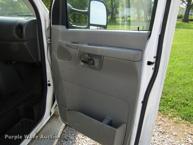 image for item DG8159 2008 Ford E450 ambulance