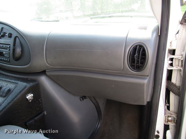 image for item DG8159 2008 Ford E450 ambulance