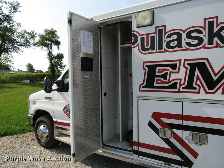 image for item DG8159 2008 Ford E450 ambulance