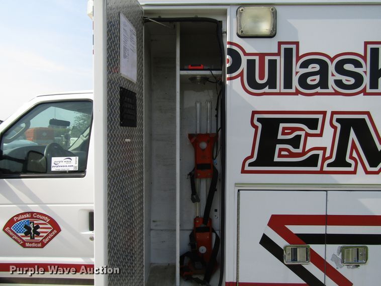 image for item DG8159 2008 Ford E450 ambulance