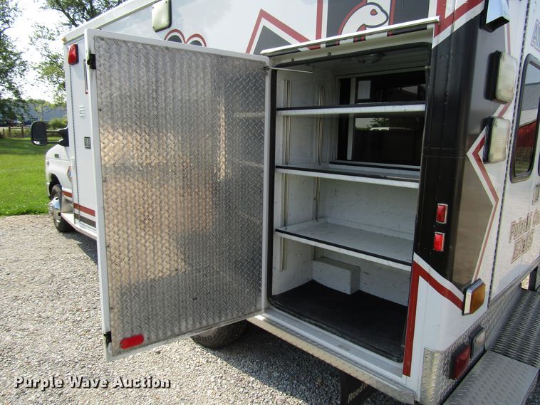 image for item DG8159 2008 Ford E450 ambulance