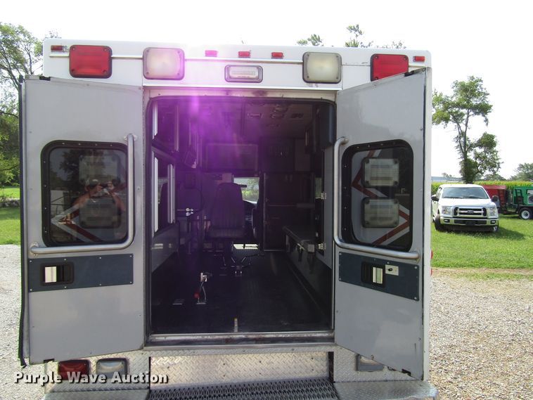 image for item DG8159 2008 Ford E450 ambulance