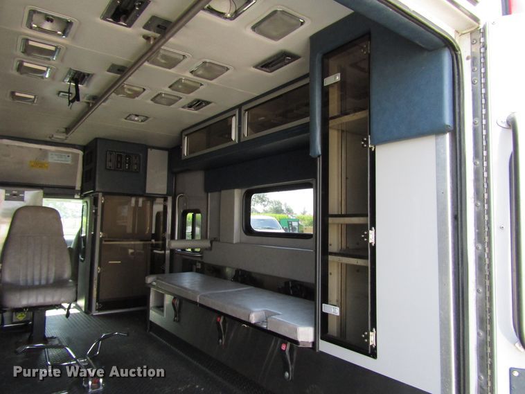 image for item DG8159 2008 Ford E450 ambulance