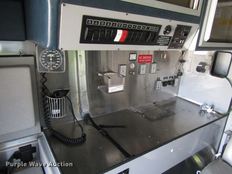 image for item DG8159 2008 Ford E450 ambulance