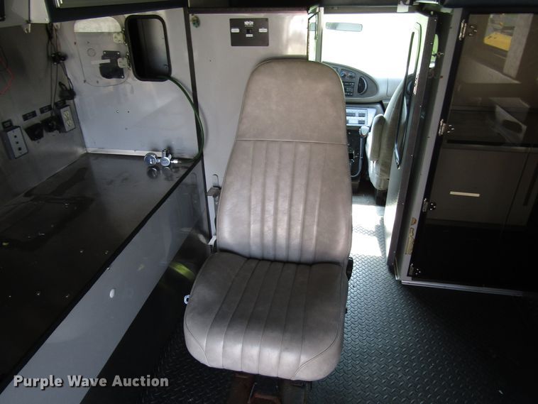 image for item DG8159 2008 Ford E450 ambulance