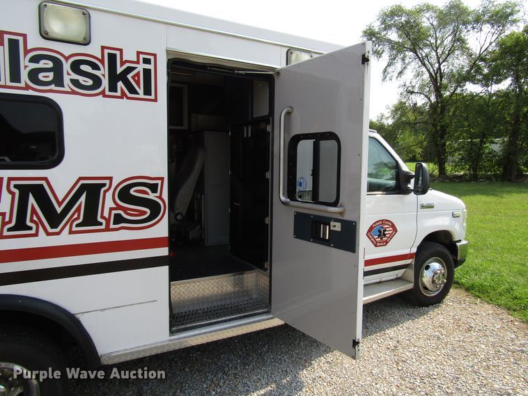 image for item DG8159 2008 Ford E450 ambulance