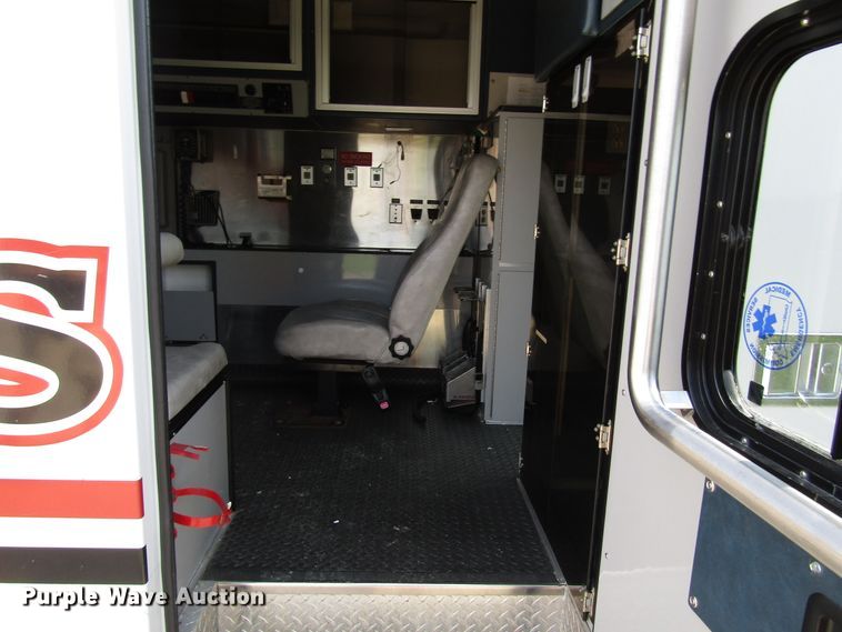 image for item DG8159 2008 Ford E450 ambulance