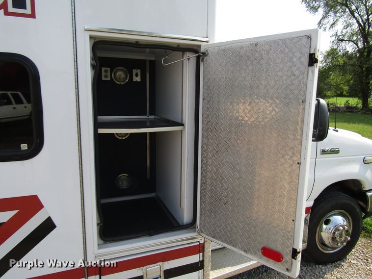image for item DG8159 2008 Ford E450 ambulance