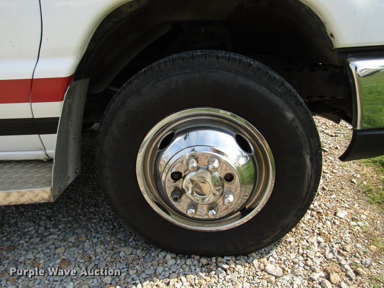 image for item DG8159 2008 Ford E450 ambulance