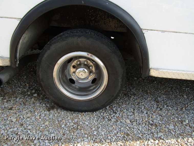 image for item DG8159 2008 Ford E450 ambulance